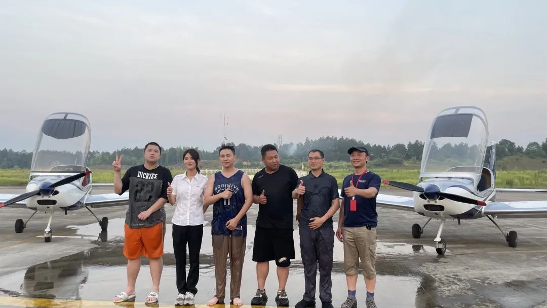 冲上云霄！湖南J9国际站备用通航学员成功单飞